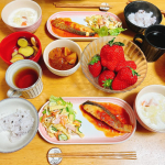今日の晩ごはん。@fitdish_official 鮭のローストトマトソース仕立てじゃがいもの麻婆🥔今月はお魚も選びました♪先月とはまた違う副菜もあって楽しい😀忙しくて。。あと一品欲しいな&hellip;のInstagram画像