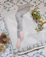 立ち仕事や、動きまわる仕事多いのでつねに足がパンパン&hellip;😭家に帰ってくると疲労感満載&hellip;そんなときにこちらのヒーリングフィットを履いてみました。タオル生地のように、ふわふわでお肌にやさしい&hellip;のInstagram画像