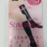 人生初、スリムウォーク🧦スリムウォークって、こんなに締め付けすごいんですね！一生懸命ひっぱりあげたけど、生地がしっかりしてるので、破れたり電線することもなく履けました！締め付けすごい分、足がき&hellip;のInstagram画像