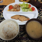 70種類以上のメニューの中から、15パックを詰め合わせてお届けしてくれる #fitdish をお試ししてみました～。家族構成や好みなど、おまかせ診断に応えたら、主菜と副菜をバランスよく届けてくれるサ&hellip;のInstagram画像