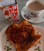 今朝は焼きまんじゅうトーストモーニング。群馬県民のソウルフード、焼きまんじゅう。小麦を麹菌で発酵させた、餡子を入れない素朴な味の饅頭に甘辛いたれをつけ火で炙って仕上げる軽食。食パンで手軽に&hellip;のInstagram画像