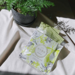 養生薬湯🛀漢方の製薬会社発・生薬100％の薬用入浴剤なんです😊痛みに役立つボウイのほか、トウキ、センキュウ、チンピ、ガイヨウ、サンシシの６種類の生薬を配合。生薬独特の天然の色や香りが、心と体を&hellip;のInstagram画像