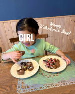 🍫ちょっと早いけど今年も手作りバレンタインは娘と手作りしたよ〜💘今年は素敵なキットをいただいて、簡単美味しくできたよ♡『シェアプチトリュフキット』生クリーム40ccだけ用意するだけでトッ&hellip;のInstagram画像