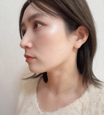 首のシワどうにかしたい🥺どうしても年齢が出ちゃう首。。シワをどうにかしたくて、ピンポイントケア見つけた🙋&zwj;♀️塗りこんでマッサージしてリンパ流して伸ばして、、ちょっとはマシになったかなー😇&hellip;のInstagram画像