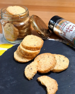 .クレイジーペッパーのチーズクッキーサイトに載ってるクッキーがとっても美味しそうだったので作ってみました☺️レシピはストーリーズにリンク貼りますね！個人的にはもう少しクレイジーペッパーが&hellip;のInstagram画像