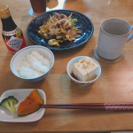 イイダコをゲットしたのでチュクミつくったよ〜スパイシーなメインディッシュに合わせて冷奴には#スパイシーしょうゆ をかけてみた✨しっかり#タバスコ の味がしておいしかった〜！ご飯に合いそうなので次&hellip;のInstagram画像