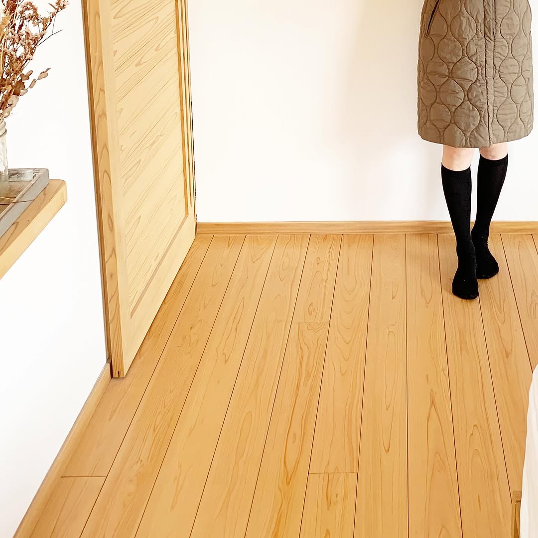 口コミ投稿：スリムウォーク　美脚ハイソックス🫧程よい着圧で、立ち仕事の時の強い味方💪🏻✨窮屈感…