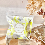 漢方の考えに基づいて生まれた「養生薬湯」✨６種類の生薬を独自に処方した生薬100%の薬用入浴剤です🫧漢方の香りでリラックス〜🛀お湯を張る前に1パック入れておくとお湯を張るときにじっくり&hellip;のInstagram画像