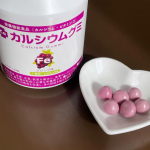 〈カルシウムグミFe〉子どもの成長に欠かせないカルシウムをはじめとした鉄分など栄養がつまったグミでまわりはカリッとしてて子どもも喜んで食べてくれます♪#PR #有限会社ルーティ #スクスクの&hellip;のInstagram画像