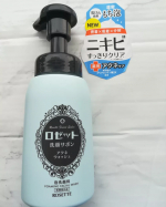 ロゼット洗顔サボン アクネウォッシュロゼットから泡洗顔の新ブランドが出たそう。ボトルのデザインがとてもかわいいです。元々ロゼットの洗顔が好きでよく使っているのですが、こちらは押すだけで泡が出&hellip;のInstagram画像