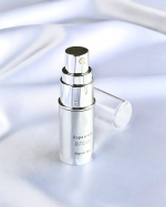 ︎︎𓂃⟡.&middot; 　　リペアジェル(8mL）をお試ししています。これ、一本で美容液、乳液、クリームなどの役割を果たしてくれるマルチジェル。　　ジェルといってもテクスチャーはオイルのよう。オイ&hellip;のInstagram画像