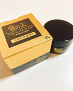 ✿ 雪の上GOLD寝ている間に集中ケアできるナイトジェルなんとなんと金箔入り🫢付属のスパチュラでかき混ぜて肌に塗ってみると金箔がちらほら。とろみのあるテクスチャーでしっとりと肌&hellip;のInstagram画像