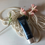 【大人気美白ゲルを使って1カ月後】安心健康ライフさんの、「ビハククリア プレミアム」を1本、1カ月使い続けてみました!プラセンタエキス、ヒアルロン酸、コラーゲン、セラミドなどが配合されているゲル&hellip;のInstagram画像