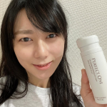 最近これお気に入りなんですが、バームとオイルのいいとこどりなクレンジングです♡ パーフェクトワンのクリアクレンジングバームオイル😌テクスチャーはすごく柔らかいバームって感じで、すごく使いやすい！メ&hellip;のInstagram画像