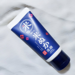 ⁡⁡ロゼット 江戸こすめ 米ぬか洗顔⁡⁡和を感じる粋なデザインが素敵な江戸こすめ 米ぬか洗顔。米ぬかスクラブ配合との事ですが、 スクラブ感はなく泡立てるとふわふわの泡です。しっとりとす&hellip;のInstagram画像