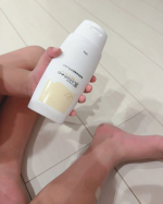 素はだのための薬用ボディミルク子供と一緒に使用しています！乾燥する季節は子供もかかとのアカギレが気になり、ワセリンを塗っていましたがベタつきが気になっていました💦ボディミルクに変えたとこ&hellip;のInstagram画像