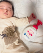 アトピタフェスティバル🤭✨乾燥に弱く直ぐに肌が荒れてしまう6ヶ月の娘😭入浴剤で全身くまなく保湿🛀（優しいヨモギ色♡）泡ソープで皮脂を守りながら髪も体も優しい泡で洗って🫧（びっくりするほど&hellip;のInstagram画像