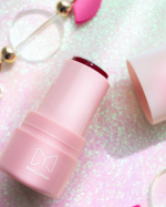 ❤️🐻🍒mamicosme グミティント 01 チェリーレッドをお試ししたよ🌸グミみたいなチーク＆リップ🐻これは、、、可愛すぎてきゅん🥲🍒水分たっぷりでぷるぷるのグミのようなゼリーのような&hellip;のInstagram画像