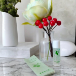 こちらは、日本のオカダスクワランのレビューです✨スクワランは、乾燥した肌をしっかりと保湿して、柔らかく滑らかな肌へ導いてくれます🌿天然成分で、肌に優しく、ベタつかずにスッと馴染んでくれるのが特徴で&hellip;のInstagram画像