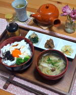 .今朝はあいにくの雨模様☔鬱陶しいお天気ではありますが、TKGで簡単朝ごはん見るからにプレミアム感漂う @teraoka_soy_sauce 様の★新商品★「寺岡家のたまごにかけるお醤油PRE&hellip;のInstagram画像