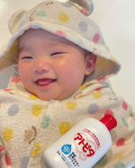 最近はお姉ちゃんが赤ちゃんのお風呂入れてくれます🤭『赤ちゃん、お風呂入れるよ〜』と言うと、お風呂場からアトピタのボディーソープを持ってきてスタンバイw入浴剤も入れてくれて、ソープであわあわ🫧ボデ&hellip;のInstagram画像