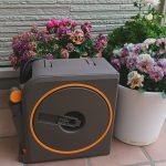 3月なのに夏日も出てきた最近、植物の水やりも頻度が高まってきました。朝、急いでいるけれど、水やりもしていきたいというときなどに、蛇口に直接つなぐホースリールは、便利ですよね☺️「NANO NE&hellip;のInstagram画像