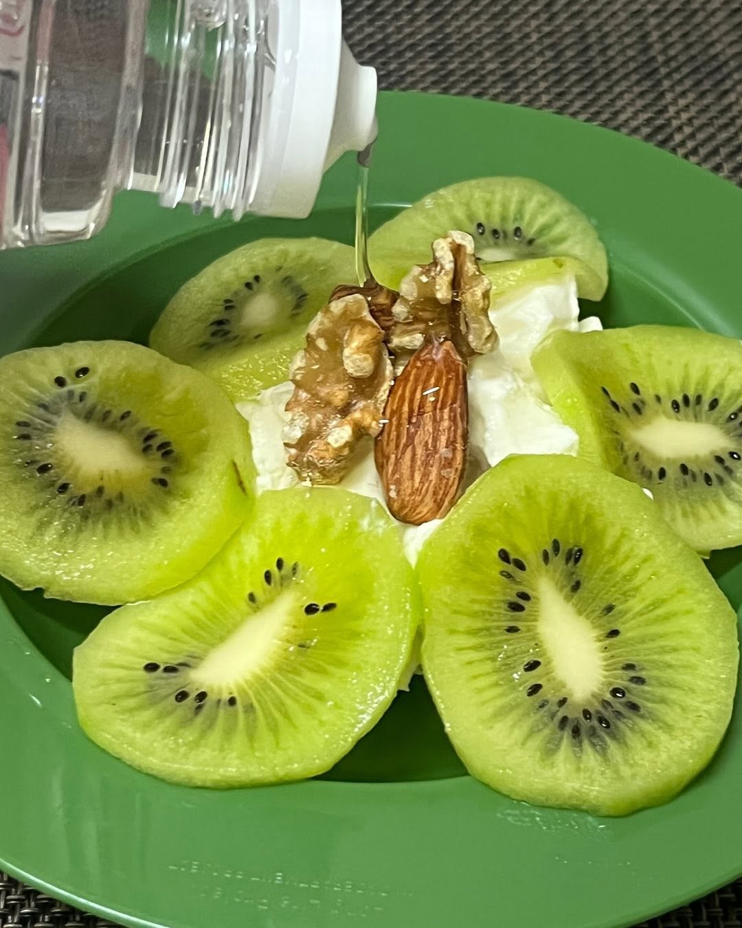 口コミ投稿：ハマってる水切りヨーグルト。今まではハチミツ🍯で食べてたんだけど、オリゴのおかげ…