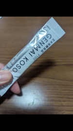 パッケージが、シルバーテイストで外出でも目立たず、しっかり補給できる。わたし的には、このまま噛んで食べるのがおすすめ。顆粒状なので、食べやすい！#PR #株式会社玄米酵素 #酵素サプリ #玄米酵&hellip;のInstagram画像