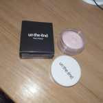 コスメジタンの毛穴カバー下地です！！ピンク色のプライマーで、トーンアップ効果もありました！少量ずつ肌に伸ばしていくと、毛穴が綺麗に隠れて、ほんのりトーンアップもされました！肌がサラサラになって&hellip;のInstagram画像