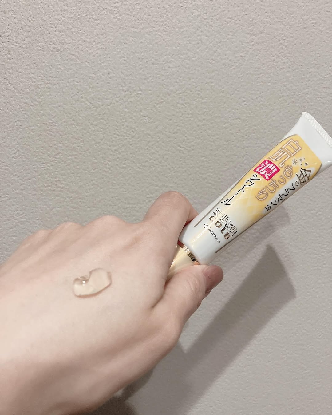 口コミ投稿：🕊️ネーミング面白い🤍目元ケアしたすぎて色々試してるよ🫶🏼ホワイトラベル 金のプラセ…