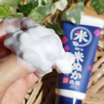 【江戸こすめ 米ぬか洗顔】を使ってみました✨米ぬかはお肌に良いと聞いた事があるので気になっていた一品。米ぬかの天然スクラブ配合洗顔で肌に負担をかけずにザラツキやくすみをオフ!!優しいフワフワ泡&hellip;のInstagram画像