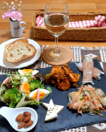 .先日の残り物でひとり飲み🍷こうして並べると何となくそれなりに見える？🤣あまりにも適当だったので、特に説明してなかった 蓮根のトマトソース煮込み ですが、何でもアルモンデ、具材は蓮根、しめじ&hellip;のInstagram画像