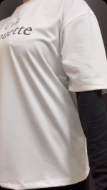 アテニア 大人設計Tシャツ✨大人が気になる体型をカモフラージュする「大人設計」Tシャツ👕 ストンと落ちるシルエットにこだわって設計されており、体のラインを拾いにくい、透けにくく適度に厚みのある生&hellip;のInstagram画像