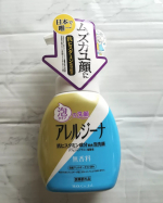 株式会社マックスさまよりご提供いただき使用しています。アレルジーナ 泡洗顔 本体色合いがとてもかわいいパッケージ。押すだけできめ細かな泡で出てきます。すすぎやすい泡です。さっぱりとした使い&hellip;のInstagram画像