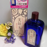 明色化粧品の明色美顔水です❣️明治18年発売の超ロングセラーの薬用化粧水✨ サラサラとしたテクスチャーで、さっぱりとした使用感です😊 コットンにつけてふきとり化粧水として使っています♪なんだかなつかし&hellip;のInstagram画像
