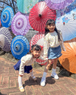 春休みやっと晴れてさくら祭り行けた🌸ベビーカーからおろすとずっと後追っかけてる感じで大変すぎてさくらなんぞや見れない😂来年ならいけるかな&hellip;&hellip;と､去年も同じところに行ったから同じ場所で同じポ&hellip;のInstagram画像