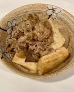 肉うまレシピ🐮【肉豆腐】フライパンに豆腐を並べてその上から解凍した吉野家の牛丼の具をかけて煮込むだけ！味付けは吉野家の牛丼の具のみでばっちり美味しい☺️おかずにもおつまみにもなる一品✨&hellip;のInstagram画像