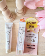 𓍯ハリーハリー 薬用おとなの美くびクリームリッチ最近首元もシワが気になってきたからクリームぬってるよー！こちらは首やデコルテのケアクリームです🥰アプリコットの香りで癒されるよ😌柔ら&hellip;のInstagram画像