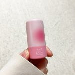  ︎︎ ︎︎グミみたいなチーク&リップ『 mamicosme グミティント 01 チェリーレッド 』。 ︎︎グミみたいにぷるぷるとした触り心地で新感覚でした！実際に塗ってみると自&hellip;のInstagram画像