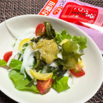 玉露園の梅こんぶ茶を使って、いつもの料理にアクセントを加えてみました。浅漬けやお茶漬けはもちろんのこと、パスタやサラダやチャーハンの味付けにも使ってみました。こんぶ茶が旨みアップしてくれ、梅の味&hellip;のInstagram画像