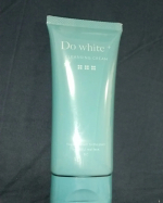 最近、DoWhite+(クレンジング)を使ってます！1ヶ月ぐらいつかったのですが、眉上にあったニキビ(ふきでもの？)がなくなりました😭こめかみが、写真では分かりづらいけど、触るとデコボコしていた&hellip;のInstagram画像