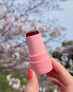 グミのような新感触のチーク＆リップmamicosme グミティント 🍒ぷにっとていて着け心地が新しい！じゅわっと発色するから赤リップでとナチュラルに使えてティントだから色も長続きしてよき🙆&zwj;&hellip;のInstagram画像