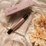 一日の終わりは自分の時間&hellip;❤子どもがまだまだ小さいからお風呂上がりのお手入れはちゃちゃっとやけど寝たあとは自分の時間なのでアイゾーン ダブルリバイタライザーで目元をケアしています☺️💓 &hellip;のInstagram画像