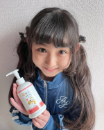 今日から急に暑くなって慌てて日焼け止めを塗ったよ。毎年すぐ黒くなっちゃうから今年も頑張ってぬります。無添加で伸びの良い日焼け止めミルクSPF35/PA+++で顔も体も使える低刺激のミルクだよ&hellip;のInstagram画像