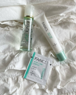 。。。ファンケル アクネケア シリーズ 。。。繰り返す大人ニキビのせいで、メイクもオシャレも全力で楽しめないなぁ&hellip;と悩んでいた時に出会えました🙆&zwj;♀️ライン使いしたところ、どのアイテムも使用感&hellip;のInstagram画像