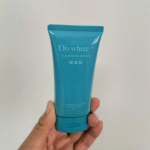 薬用天然クレンジング「Do White+(ドゥ ホワイト プラス)」を使ってみました。このクレンジングは透明なジェル状になっていて、メイクとしっかりなじんでよく落ちるのに、洗顔後に肌がつっぱらずさ&hellip;のInstagram画像