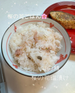 海の精ショップさま　@uminoseishop から桜の花塩漬けをいただきました♪桜の花塩漬けに使われている海の精　あらしおは伊豆大島で５０ねん来コツコツとこだわって作ってきた伝統海塩☺️炊&hellip;のInstagram画像