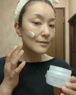 欲張りな私にピッタリ💡増えるシミ、ソバカスが気になる〜😿でも、面倒くさいのは嫌！特に朝は、3匹のワンコさんのお散歩があるから時間⏰との戦い‼️さすがに紫外線対策せずにスッピンでは外に出れない&hellip;のInstagram画像