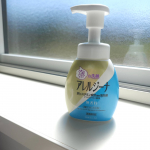 株式会社マックスの泡洗顔の｢アレルジーナ｣で洗顔しています。ふわふわの泡で出てくるだけでなく洗い流すのもすっきりと流せます😌流した後の肌もつっぱり感などは感じませんでした。こちらの洗顔の特徴は抗ヒ&hellip;のInstagram画像