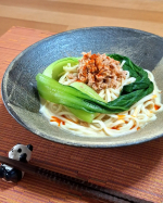 .ツナ缶で豆乳担々うどん「麺でおいしい食卓&nbsp;冷汁つゆ」は、米と麦の合わせ味噌をベースに練りごまとすりごまを合わせたまろやかでコクのあるつけつゆで、アクセントに大葉の風味を加え、風味豊かな味わいに&hellip;のInstagram画像